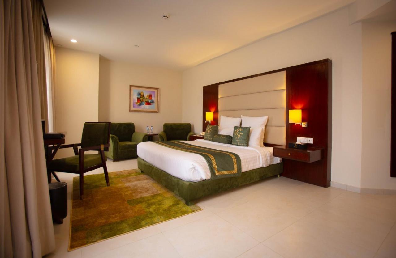 Nine Tree Luxury Hotel & Suites 拉合尔 外观 照片